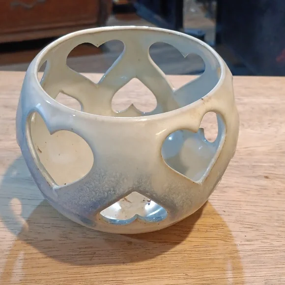 Heart Cutout Ceramic Candle Holder - Picture 3 of 3